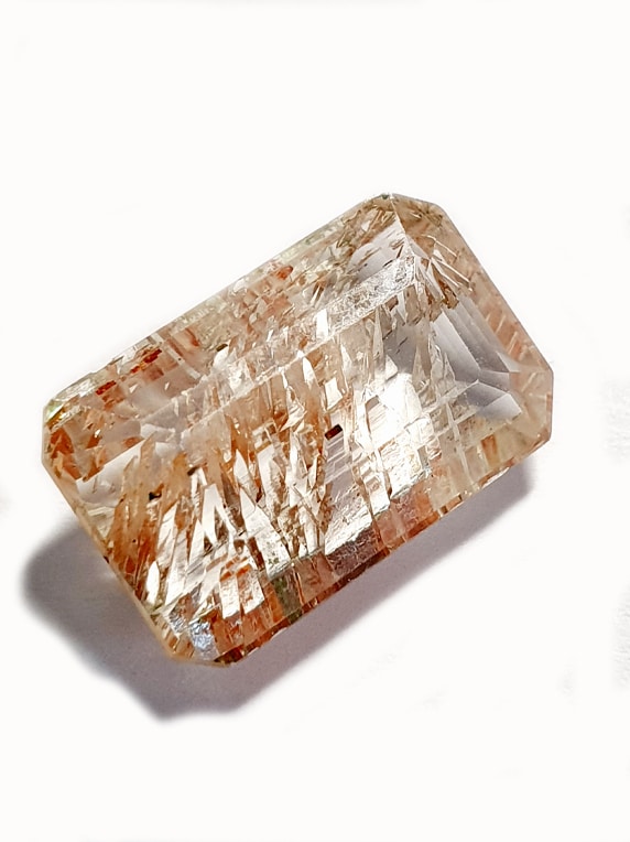 spodumène à inclusions