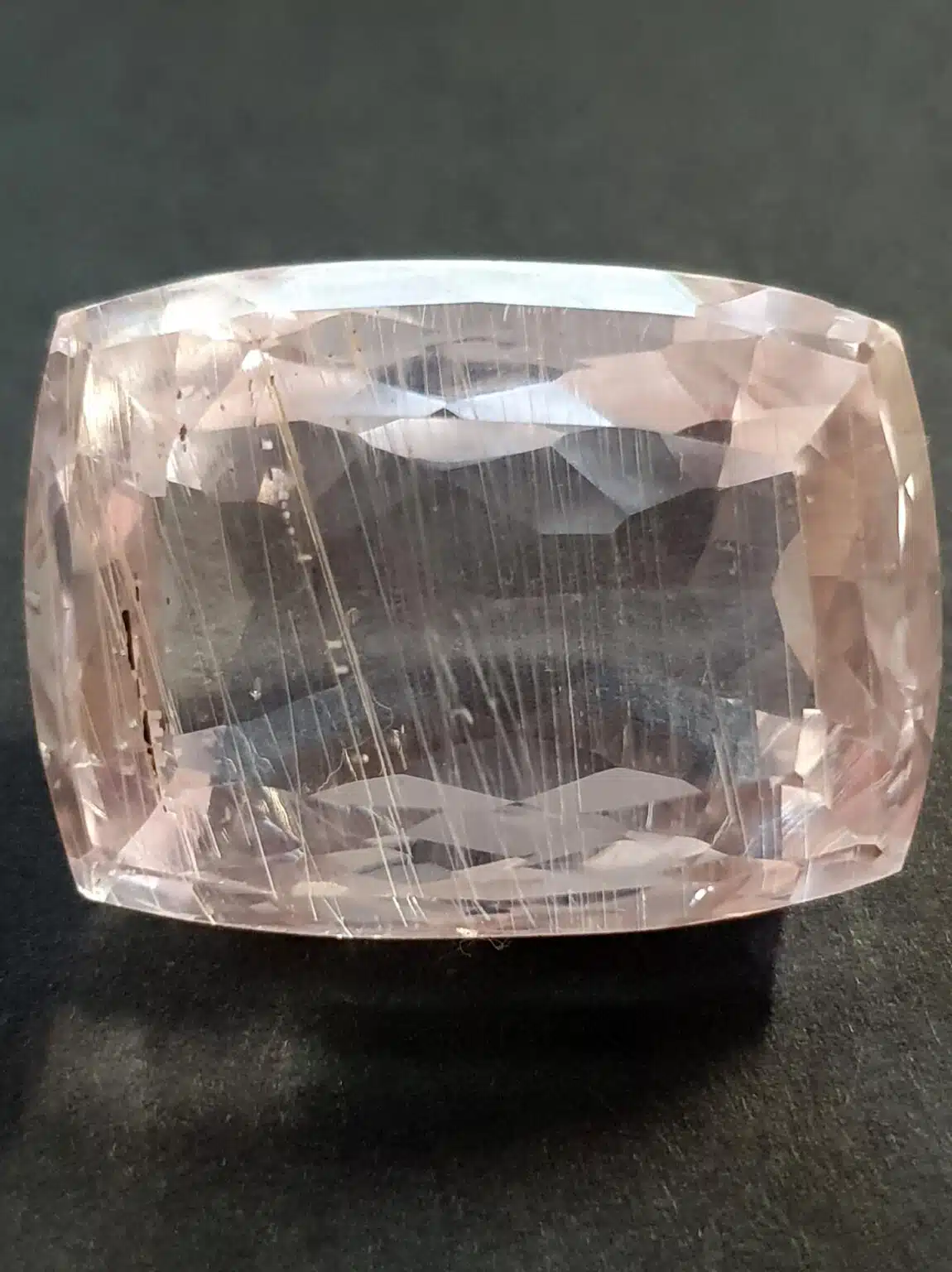 kunzite à inclusions