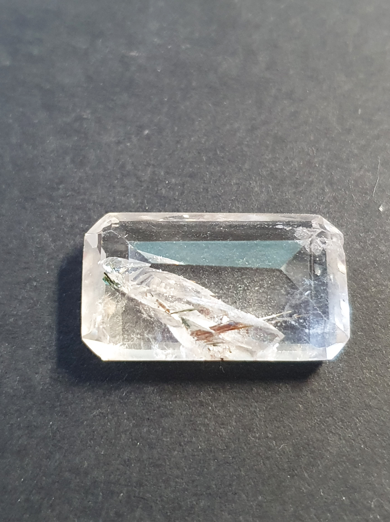 Quartz à Quartz positif-actinolite-rutile