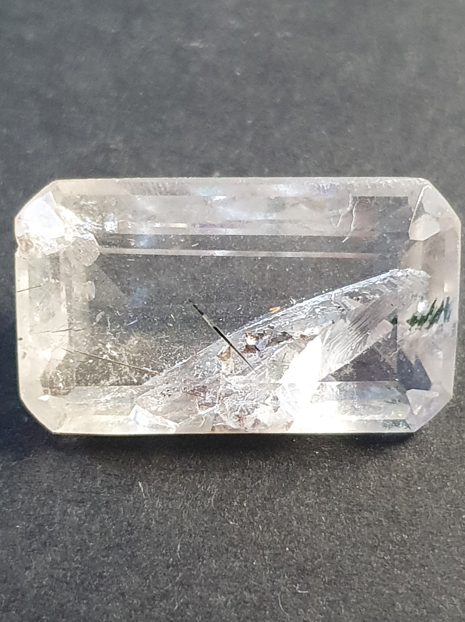 Quartz à Quartz positif-actinolite-rutile