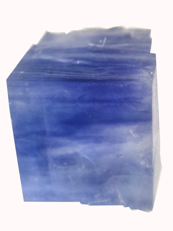 Cette localité est connue pour produire des cristaux cubiques d'halite présentant de magnifiques nuances de bleu.